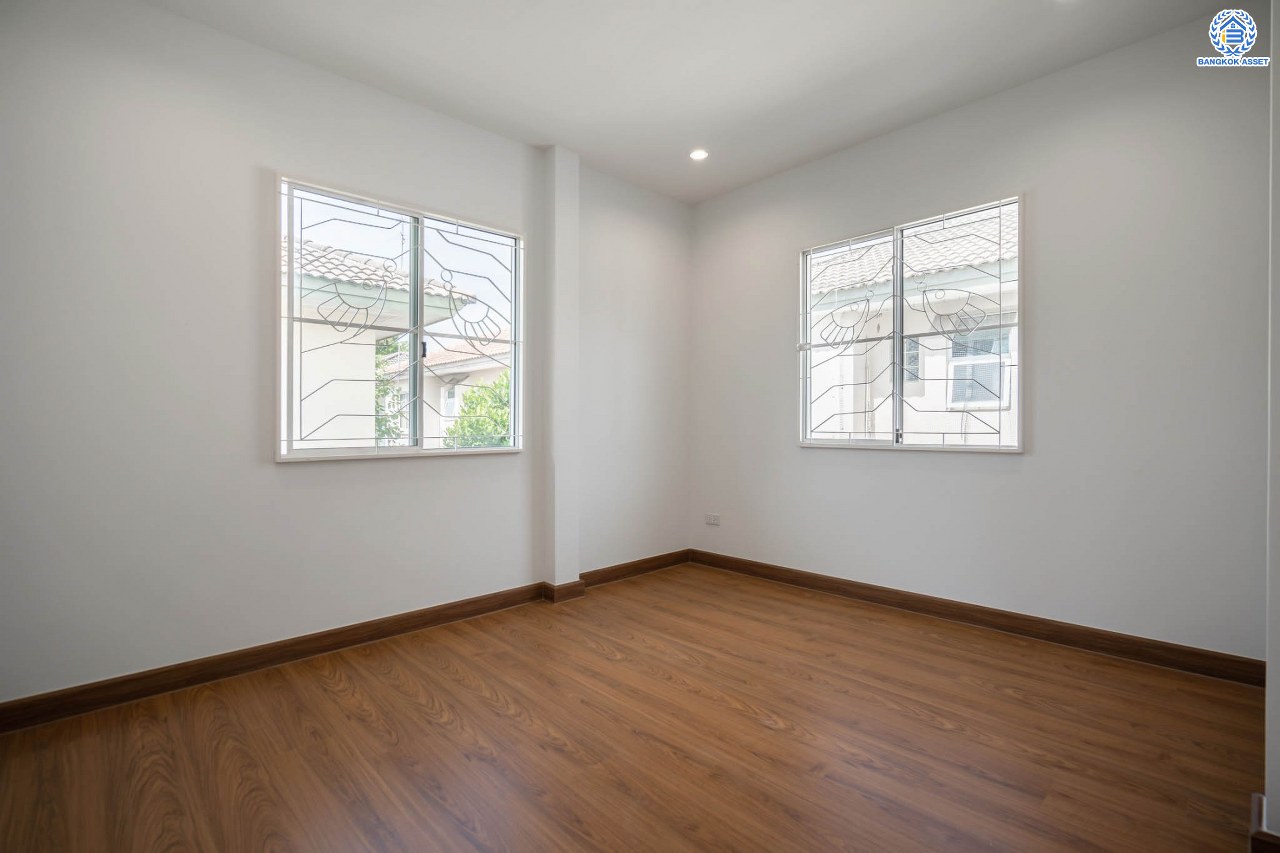 บ้านมือสองตกแต่งใหม่ โครงการ ชลลดา วัดลาดปลาดุก คุณภาพระดับ L&H บนเนื้อที่ 53.5 ตร.ว. ฟังก์ชัน 3 ห้องนอน 2 ห้องน้ำ 2 ที่จอดรถ บนทำเลศักยภาพ เพียง 15 นาทีถึง เซ็นทรัลเวสท์เกต ใกล้รถไฟฟ้าสายสีม่วง "สถานีคลองบางไผ่"